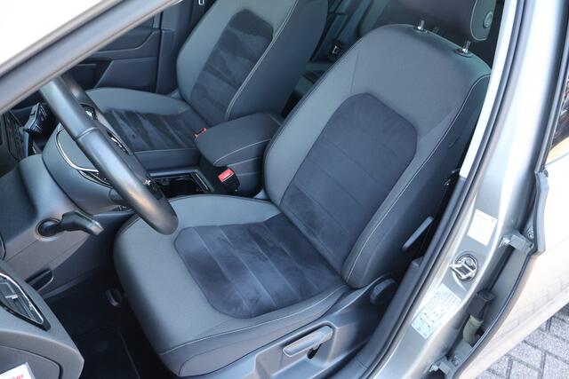 Volkswagen GOLF SPORTSVAN 1.4 TSI DSG Highline | Origineel NL | Automaat | Camera | Trekhaak | Navigatie |