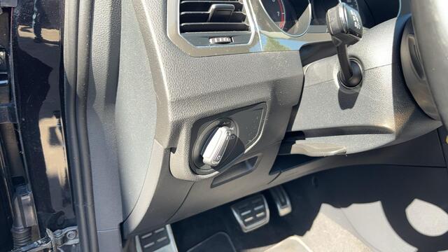 Volkswagen GOLF SPORTSVAN 1.0 TSI Join AUTOMAAT / NAVI / CARPLAY / STOELVERW / STUURVERW / CLIMA / PDC / BLUETOOTH / ACC / DEALER OH
