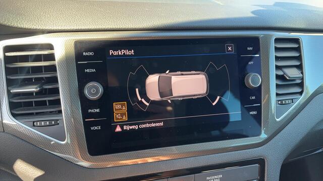 Volkswagen GOLF SPORTSVAN 1.0 TSI Join AUTOMAAT / NAVI / CARPLAY / STOELVERW / STUURVERW / CLIMA / PDC / BLUETOOTH / ACC / DEALER OH