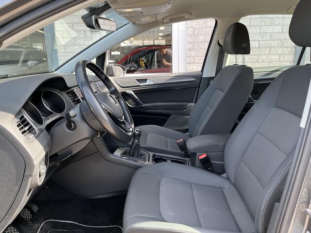 Volkswagen GOLF SPORTSVAN 1.0 TSI Comfortline / ADAPTIVE CRUISE/ APP-CONNECT/ PARKEER SENSOREN V+A/ CAMERA/ STOELVERWARMING/ NAVI/ DAB/ CLIMA/ 16'' LMV