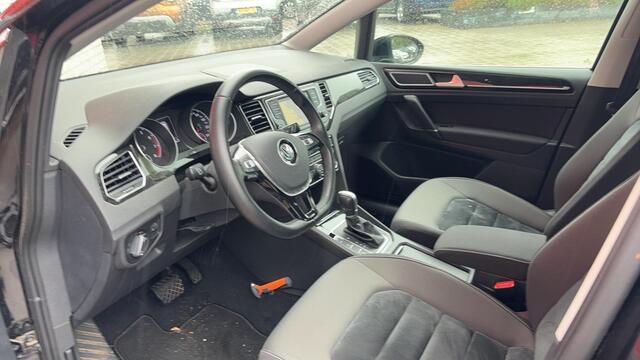 Volkswagen GOLF SPORTSVAN 1.2 TSI Highline AUTOMAAT / 1STE EIG / CAMERA / CARPLAY / NAVI / CLIMA / PDC / BLUETOOTH / ACC / NL-AUTO