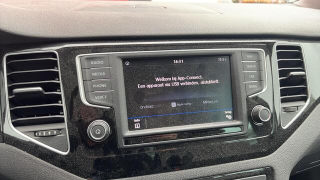 Volkswagen GOLF SPORTSVAN 1.2 TSI Highline AUTOMAAT / 1STE EIG / CAMERA / CARPLAY / NAVI / CLIMA / PDC / BLUETOOTH / ACC / NL-AUTO