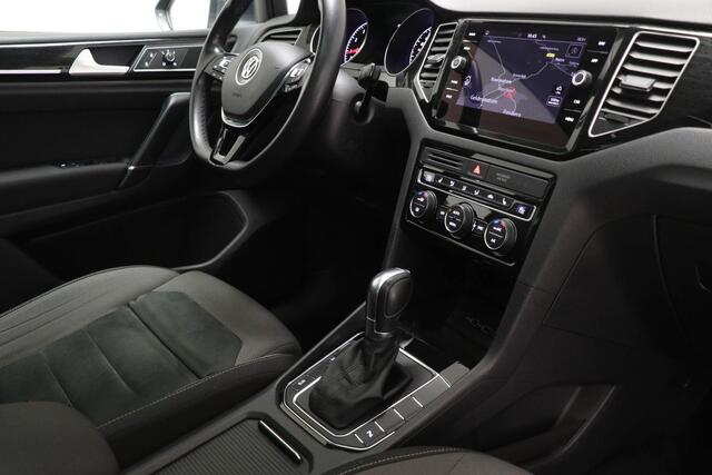 Volkswagen GOLF SPORTSVAN 1.5 TSI ACT Highline Edition | PANORAMADAK | DRAADLOZE LADER | TREKHAAK | 18"