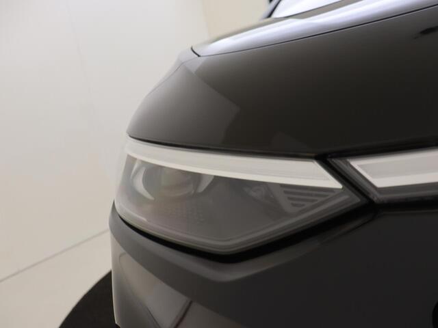 Volkswagen ID ID.7 Tourer Pro Limited Edition | Achterbank in ongelijke delen neerklapbaar incl. middenarmsteun en doorlaadmogelijkheid | Afstandscontrolesysteem (Front Assist), met voetgangers- en fietsersherkenning | Airconditioning automatisch, 2-zone (Climatronic)