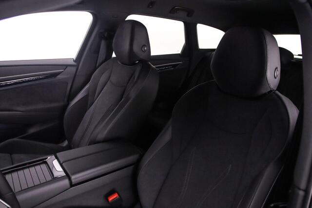 Volkswagen ID ID.7 Tourer Pro S Limited Edition 86 kWh 286pk Automaat Adaptive cruise control, Black Style, Elektrische achterklep, LED matrix koplampen, 360 camera, Achteruitrijcamera