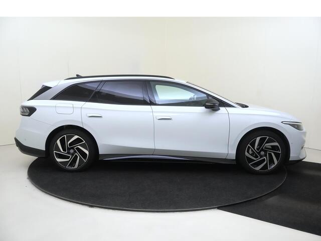 Volkswagen ID ID.7 Tourer Pro Business 77 kWh First Edition uitvoering | adaptief onderstel | trekhaak | Harman Kardon