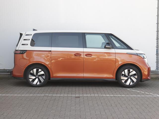 Volkswagen ID. Buzz Pro 77kWh | Origineel Two-tone | Elektrische stoelen | Wegklapbare trekhaak | Keyless | Camera | 20" velgen |