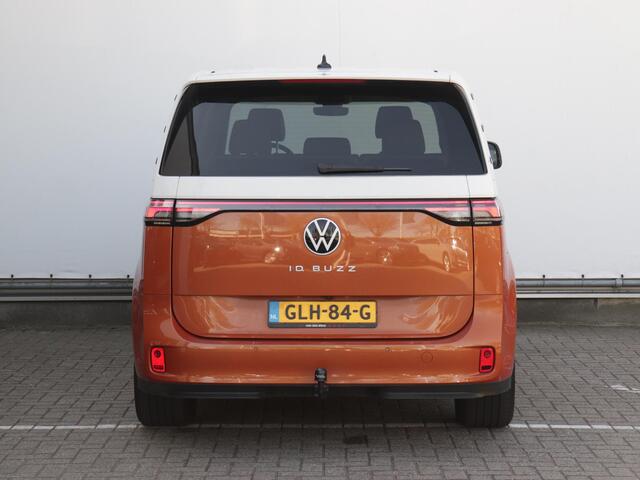 Volkswagen ID. Buzz Pro 77kWh | Origineel Two-tone | Elektrische stoelen | Wegklapbare trekhaak | Keyless | Camera | 20" velgen |