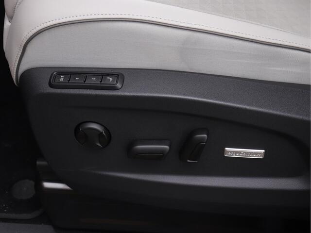 Volkswagen ID. Buzz Pro 77kWh | Origineel Two-tone | Elektrische stoelen | Wegklapbare trekhaak | Keyless | Camera | 20" velgen |