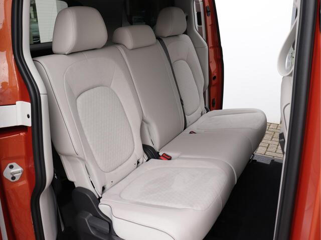 Volkswagen ID. Buzz Pro 77kWh | Origineel Two-tone | Elektrische stoelen | Wegklapbare trekhaak | Keyless | Camera | 20" velgen |