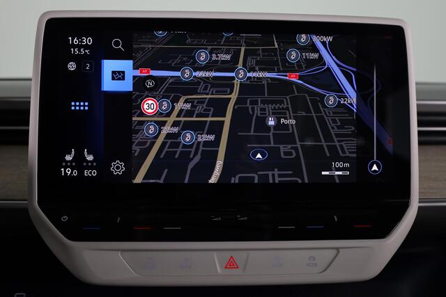 Volkswagen ID. Buzz 1st Max 77kWh 204 pk | Navigatie | Elektr. trekhaak | Parkeersensoren (Park assist) | Rondomzicht camera | Adaptieve cruise control | Stoelverwarming | Elektr. schuifdeuren |