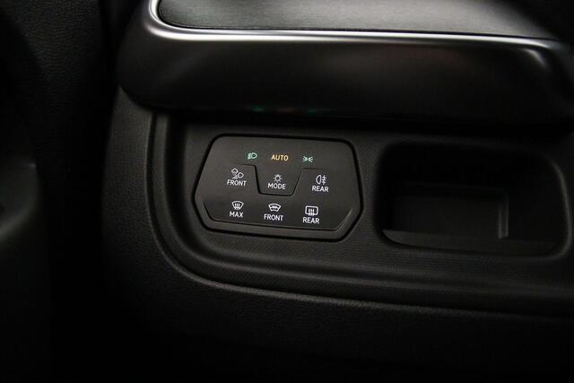 Volkswagen ID. Buzz GTX Limited 340pk 4-Motion 86 kWh LWB | 7-zits | Harman Kardon | Elec. schuifdeuren / achterklep | 21" | Trekhaak | Head-up display |