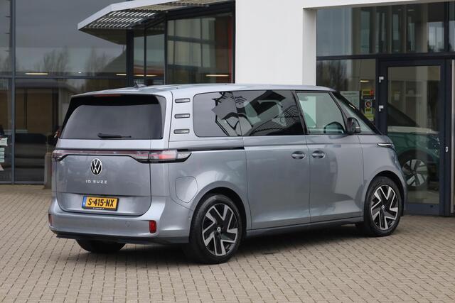 Volkswagen ID. Buzz 1st 77kWh 204PK / 150kW, NL auto, wegklapbare trekhaak, 20" 'Solna' LMV, LED Matrix (IQ.Lights), stoel- en stuurwielverwarming, privacy glas, achteruitrijcamera, climatronic, adaptieve cruise control (acc), navigatie, keyless entry & go, verwarmbare voorr
