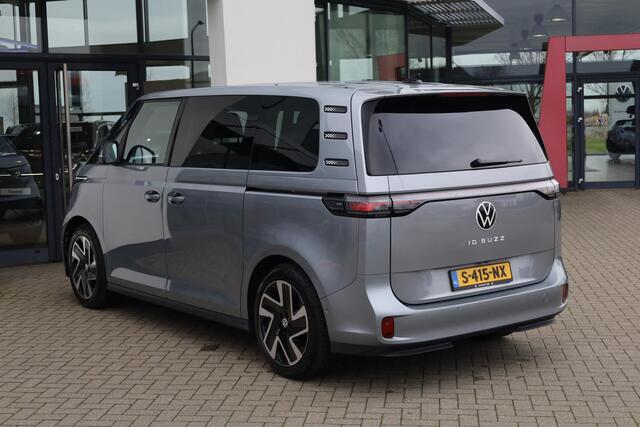 Volkswagen ID. Buzz 1st 77kWh 204PK / 150kW, NL auto, wegklapbare trekhaak, 20" 'Solna' LMV, LED Matrix (IQ.Lights), stoel- en stuurwielverwarming, privacy glas, achteruitrijcamera, climatronic, adaptieve cruise control (acc), navigatie, keyless entry & go, verwarmbare voorr