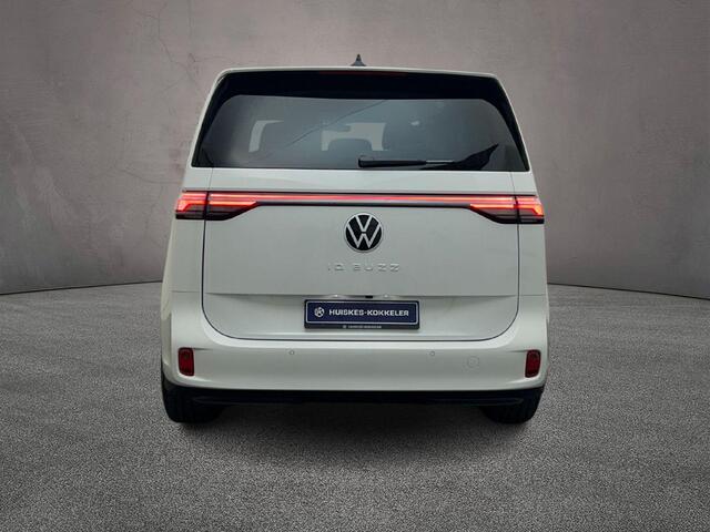 Volkswagen ID. Buzz Pro Bulli 286pk 79 kWh 7p. | Warmtepomp | 7-zits | Trekhaak | Head-up Display | Harman-Kardon | Apple Carplay / Android Auto | 21'' | ¤2.500,= INRUILPREMIE BESCHIKBAAR | Netto-ACTIEprijs; RIJKLAAR INCL. BTW/BPM, (bij koop of lease via HK) |