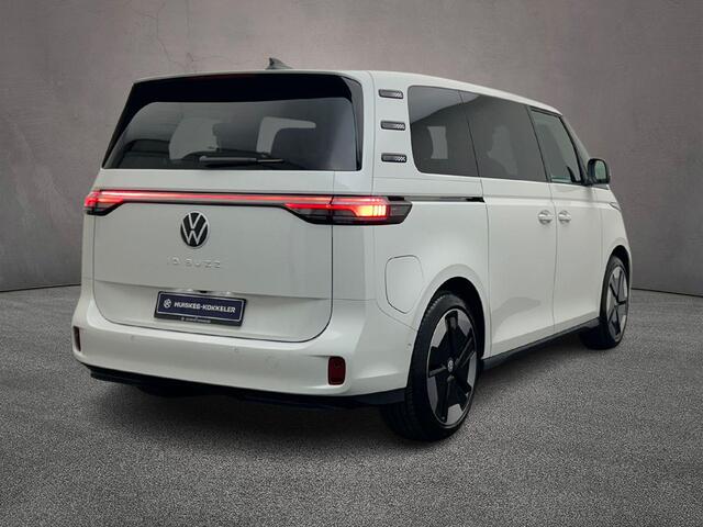 Volkswagen ID. Buzz Pro Bulli 286pk 79 kWh 7p. | Warmtepomp | 7-zits | Trekhaak | Head-up Display | Harman-Kardon | Apple Carplay / Android Auto | 21'' | ¤2.500,= INRUILPREMIE BESCHIKBAAR | Netto-ACTIEprijs; RIJKLAAR INCL. BTW/BPM, (bij koop of lease via HK) |