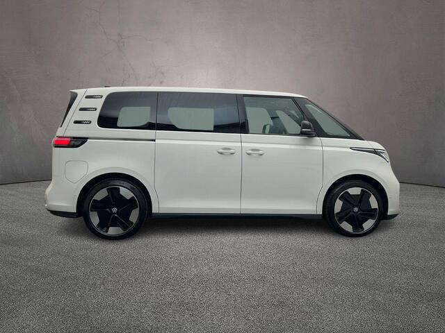 Volkswagen ID. Buzz Pro Bulli 286pk 79 kWh 7p. | Warmtepomp | 7-zits | Trekhaak | Head-up Display | Harman-Kardon | Apple Carplay / Android Auto | 21'' | ¤2.500,= INRUILPREMIE BESCHIKBAAR | Netto-ACTIEprijs; RIJKLAAR INCL. BTW/BPM, (bij koop of lease via HK) |