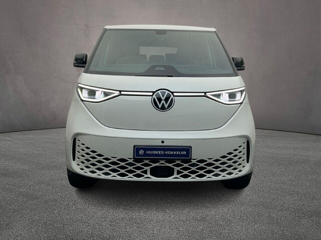 Volkswagen ID. Buzz Pro Bulli 286pk 79 kWh 7p. | Warmtepomp | 7-zits | Trekhaak | Head-up Display | Harman-Kardon | Apple Carplay / Android Auto | 21'' | ¤2.500,= INRUILPREMIE BESCHIKBAAR | Netto-ACTIEprijs; RIJKLAAR INCL. BTW/BPM, (bij koop of lease via HK) |