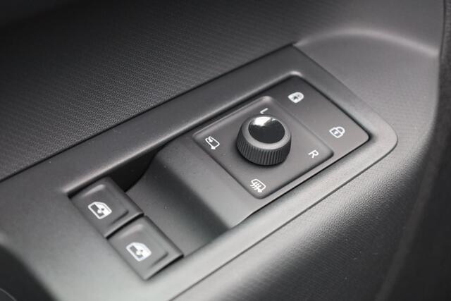 Volkswagen ID. Buzz Pro Bulli 86 kWh LWB 7p. Harman & Kardon 7p head up 3 zone clima area view LED matrix Bulli Edition 20" LMV elektrische achterklep sluithulp schuifdeuren