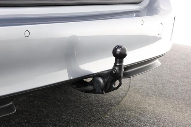 Volkswagen ID. Buzz Cargo Bulli edition 210 kW / 286 pk | Camera | Trekhaak | Stoelverwarming | 19 inch