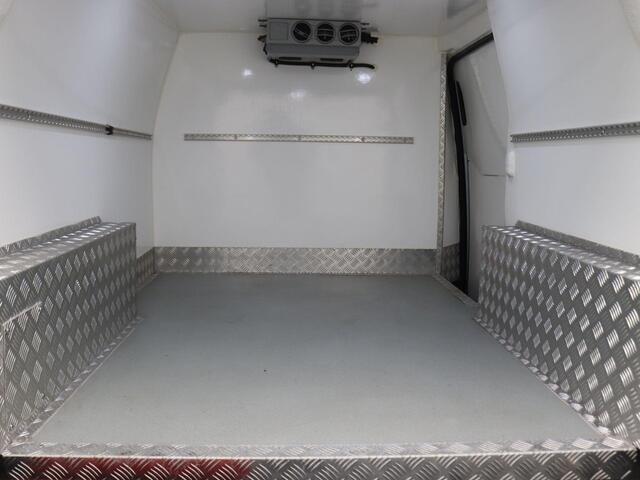 Volkswagen ID. Buzz Cargo Economy Business 77 kWh 204PK Aut. SOH 97%, Thermo King Vriesinstallatie, Travel Assist, PDC voor + achter, Voorruitverwarming, Best.stoel verwarmd, Achterdeuren, Navi via apple carplay/android auto