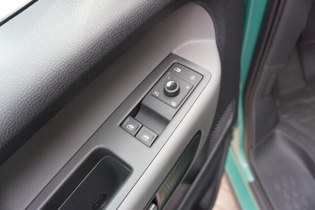 Volkswagen ID. Buzz Cargo 77 kWh SOH 100% Trekhaak | Camera | IQ Light