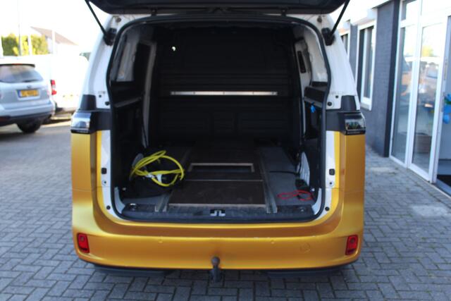Volkswagen ID. Buzz Cargo 150KW -- 77 kWh acccu WLTP 418KM ? SoH 99,4% ? 3-zits ? navigatie ? lm velgen