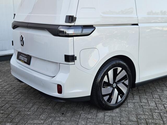 Volkswagen ID. Buzz Cargo 77 kWh | ACC | Camera | Rijklaar inclusief 6 maanden BOVAG garantie!