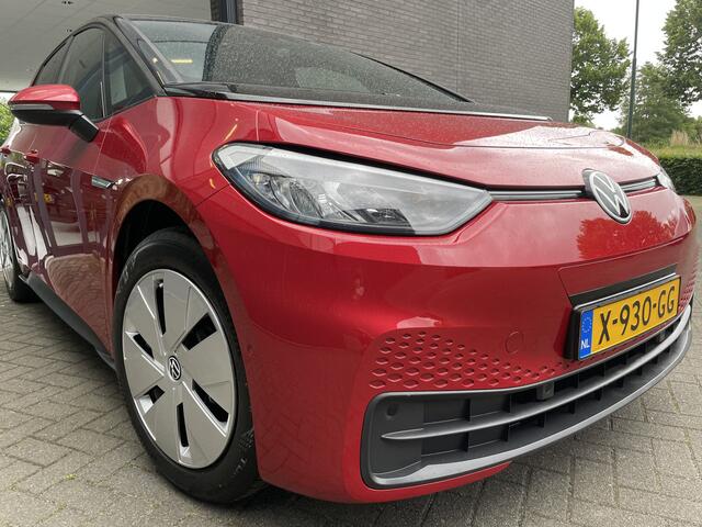 Volkswagen ID.3 Pro Edition Advantage 58 kWh //NIEUW// Clim. control - Cruise control - Parks.v+a - stuur en v.stoelen vw - Park Assist - Tel/Connect/radio - MFL stuurwiel - ramen E-VZ - Spiegels E-V+V