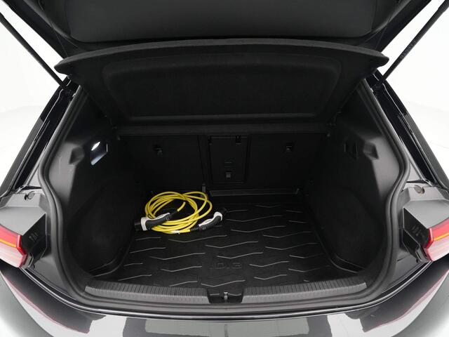 Volkswagen ID.3 Pro Edition Advantage 58 kWh Navigatie Camera Stoelverwarming Acc 300