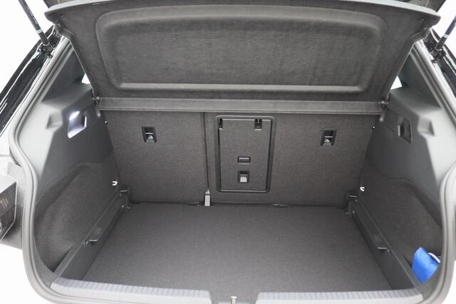 Volkswagen ID.3 Pro 58 kWh 204PK Facelift, achteruitrijcamera, keyless, stuur/stoelverwarming, alarm, 18'' lichtmetaal