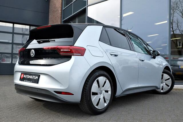 Volkswagen ID.3 First Plus 58 kWh Panoramadak, ACC, Achteruitrijcamera, Matrix LED, Stoelverwarming