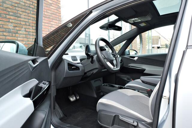 Volkswagen ID.3 First Plus 58 kWh Panoramadak, ACC, Achteruitrijcamera, Matrix LED, Stoelverwarming