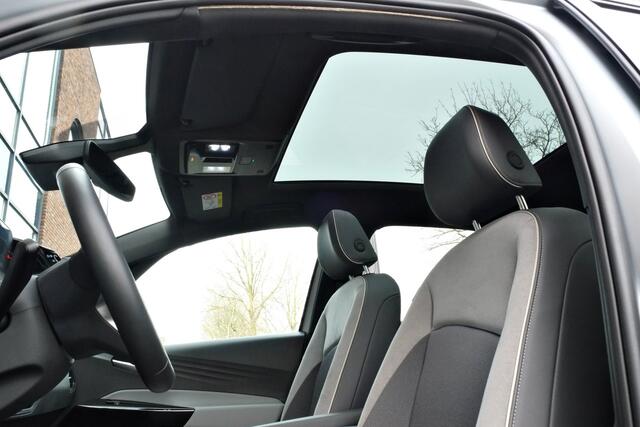Volkswagen ID.3 First Plus 58 kWh Panoramadak, ACC, Achteruitrijcamera, Matrix LED, Stoelverwarming