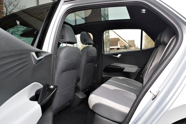 Volkswagen ID.3 First Plus 58 kWh Panoramadak, ACC, Achteruitrijcamera, Matrix LED, Stoelverwarming