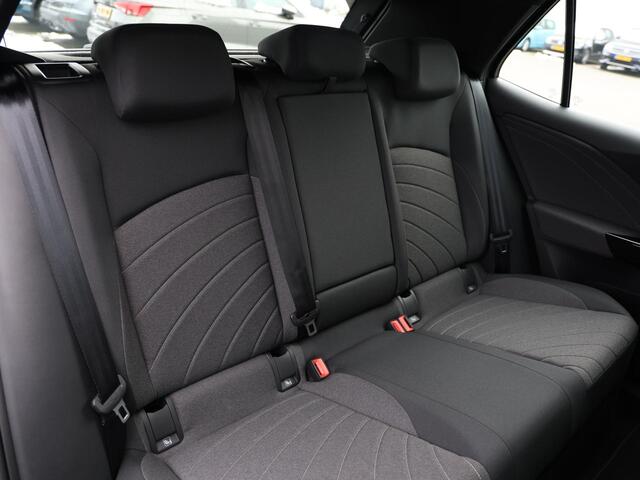 Volkswagen ID.3 Pure 52 kWh 170pk | Navigatie | LED | Stoelverwarming | PDC | Climate control