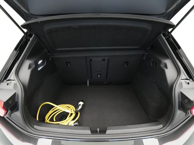 Volkswagen ID.3 First Plus 58 kWh Navigatie Camera iQ Light Stoelverwarming 220