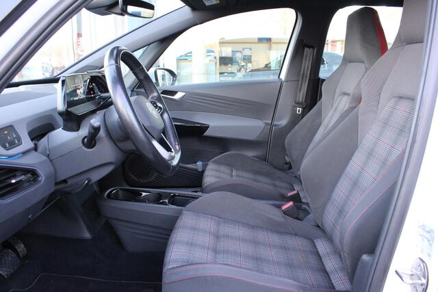 Volkswagen ID.3 PRO 58 kWh | Snel Laden | Lichtmetaal 20'' | Parkeersensoren | Stoelverwarming |