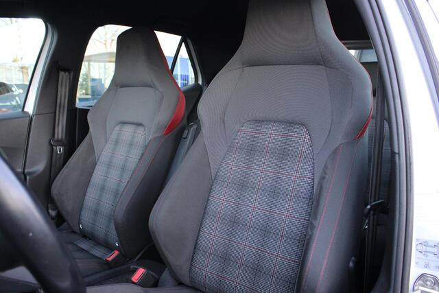 Volkswagen ID.3 PRO 58 kWh | Snel Laden | Lichtmetaal 20'' | Parkeersensoren | Stoelverwarming |