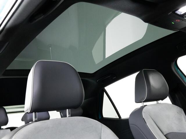 Volkswagen ID.3 First Max 204 PK 58 kWh | LED Matrix IQ | Panoramadak | Head-Up | Achteruitrijcamera | Side Assist |