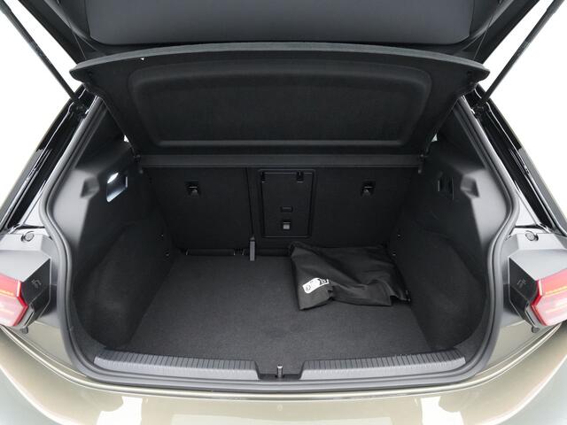 Volkswagen ID.3 Pro Business 59 kWh Navigatie 360 Camera Side Assist Acc 306