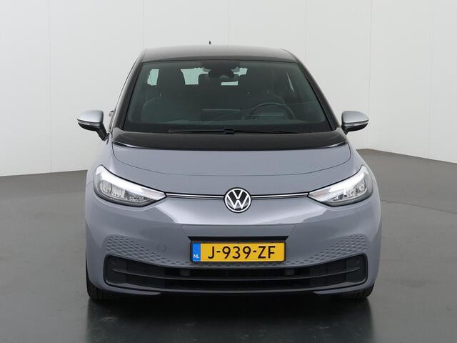 Volkswagen ID.3 First 58 kWh | Navigatie | Stoel/Stuurwielverwarming | Cruise Control Adaptief | Parkeercamera |
