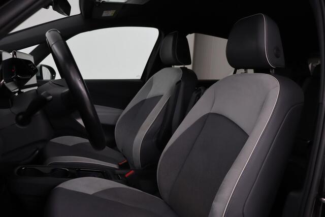 Volkswagen ID.3 First Plus 58 kWh | Stoel & stuurverwarming | Adaptive cruise | Matrix LED | Carplay | Keyless | Navigatie | Camera | Navigatie