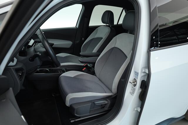 Volkswagen ID.3 First Plus 58 kWh | Navi | IQ. Light | Stoel- Stuurverw. | Adapt. Cruise | Camera