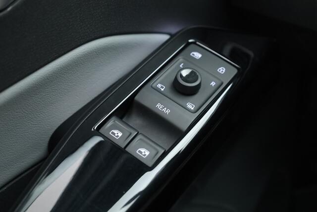 Volkswagen ID.3 First Plus 58 kWh | Navi | IQ. Light | Stoel- Stuurverw. | Adapt. Cruise | Camera