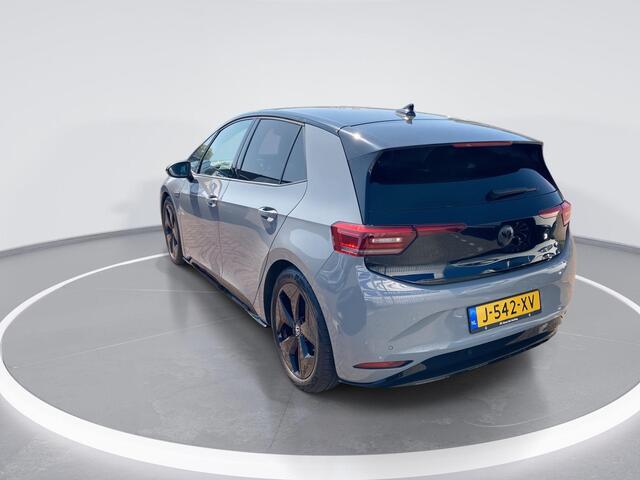 Volkswagen ID.3 First Plus 58 kWh · Navigatie · Panoramadak · Camera + parkeersensoren