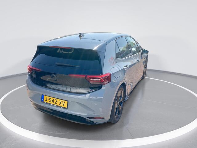 Volkswagen ID.3 First Plus 58 kWh · Navigatie · Panoramadak · Camera + parkeersensoren