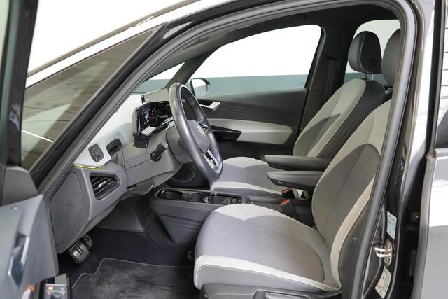 Volkswagen ID.3 204pk First Plus 58 kWh | Trekhaak voor fietsendrager | Navigatie | Climate control | Stoel- en stuurverwarming |
