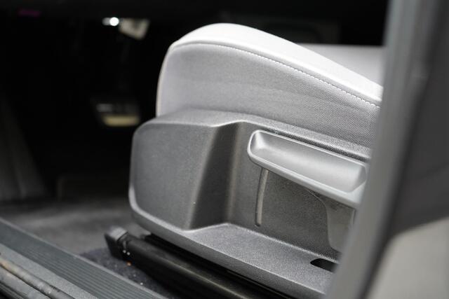 Volkswagen ID.3 204pk First Plus 58 kWh | Trekhaak voor fietsendrager | Navigatie | Climate control | Stoel- en stuurverwarming |