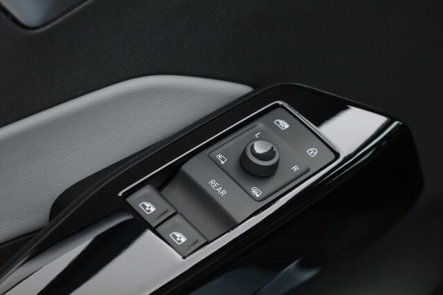 Volkswagen ID.3 Pro 58 kWh | Pano | AR HUD | Camera | Stoel- Stuurverw. | IQ. Light | Navi | Travel Assist